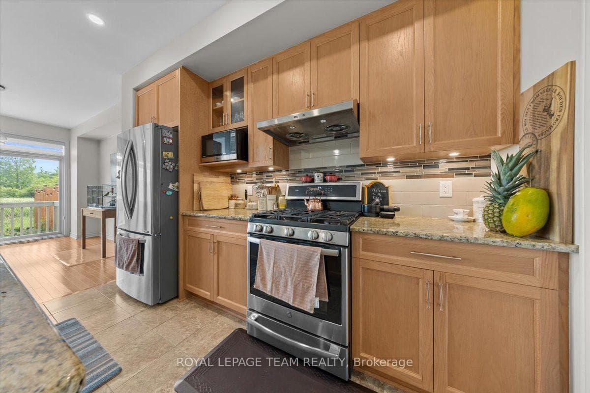 552 Jackdaw Avenue photo 8