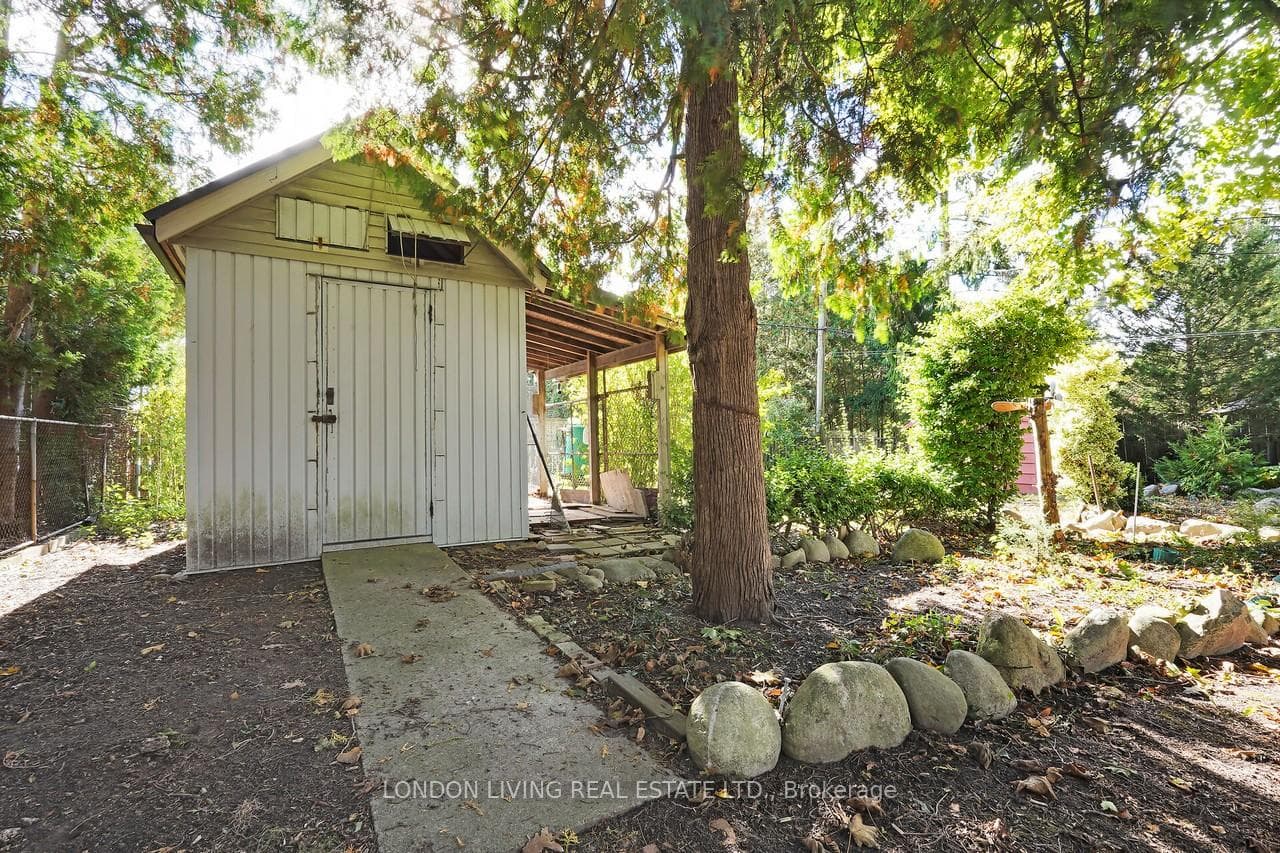 596 Kingsway Avenue photo 27