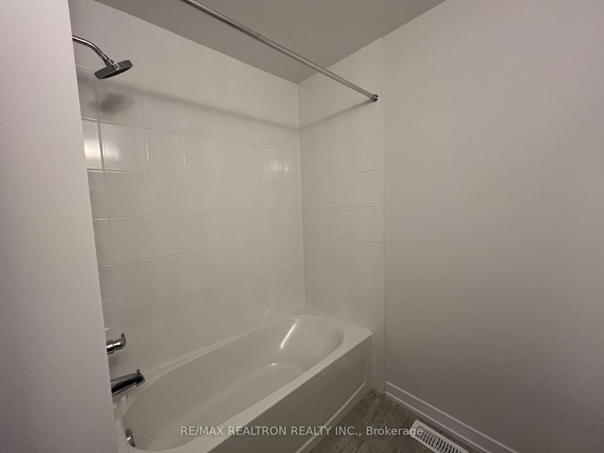69 Akil Thomas Gardens Unit UPPER photo 9