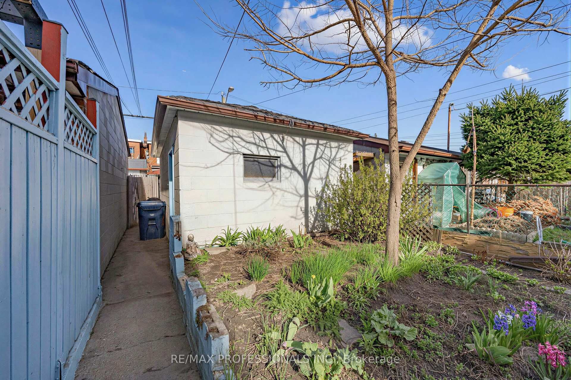219 St Helen's Avenue photo 32
