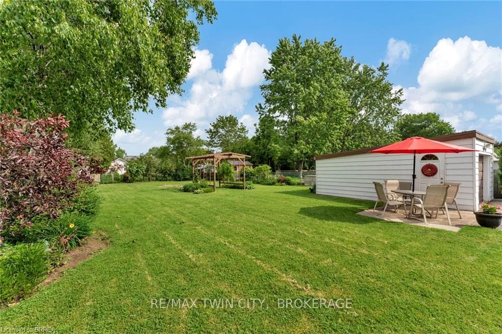 27 EVELYN Street photo 32