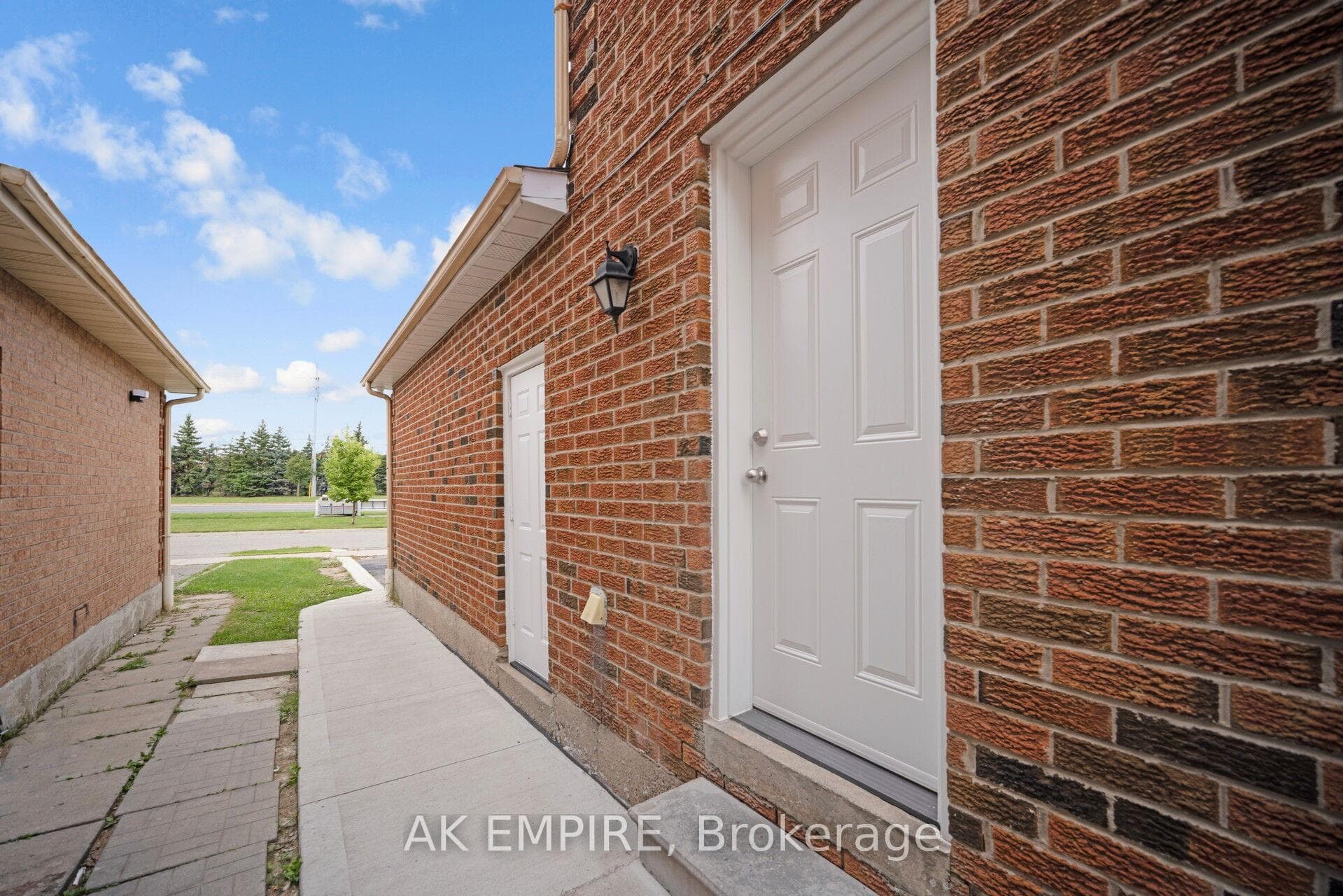 92 Whitehaven Drive photo 46