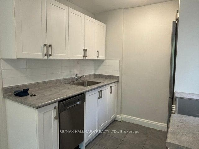 111 Oriole Parkway Unit 202 photo 7