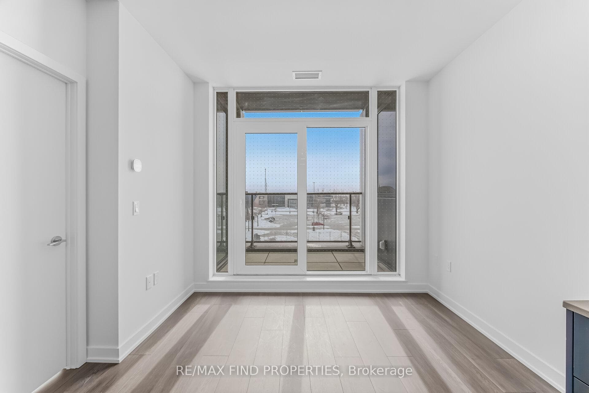 1037 The Queensway N/A Unit 203 photo 18