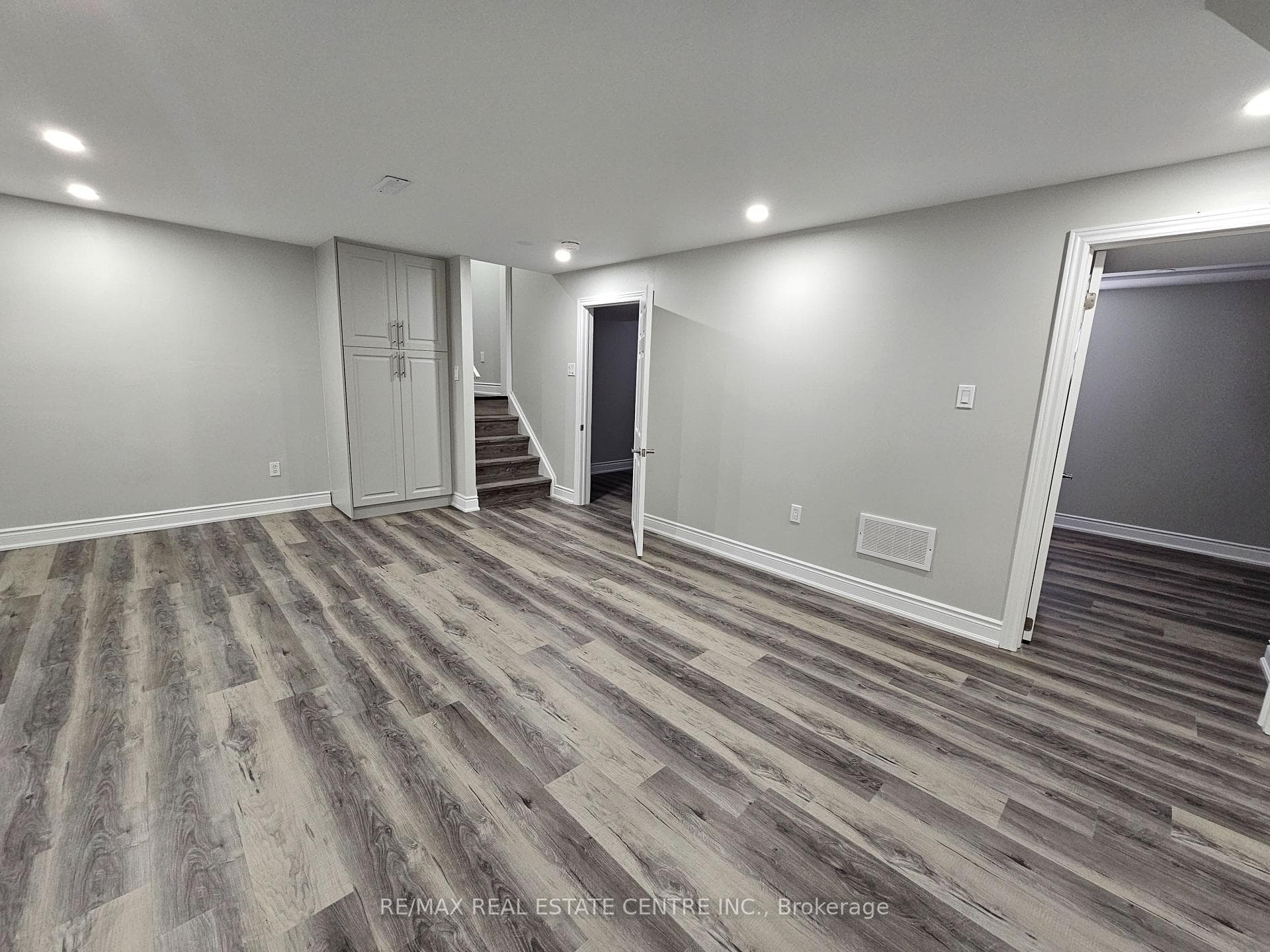 896 Morley Avenue Unit Lower photo 12