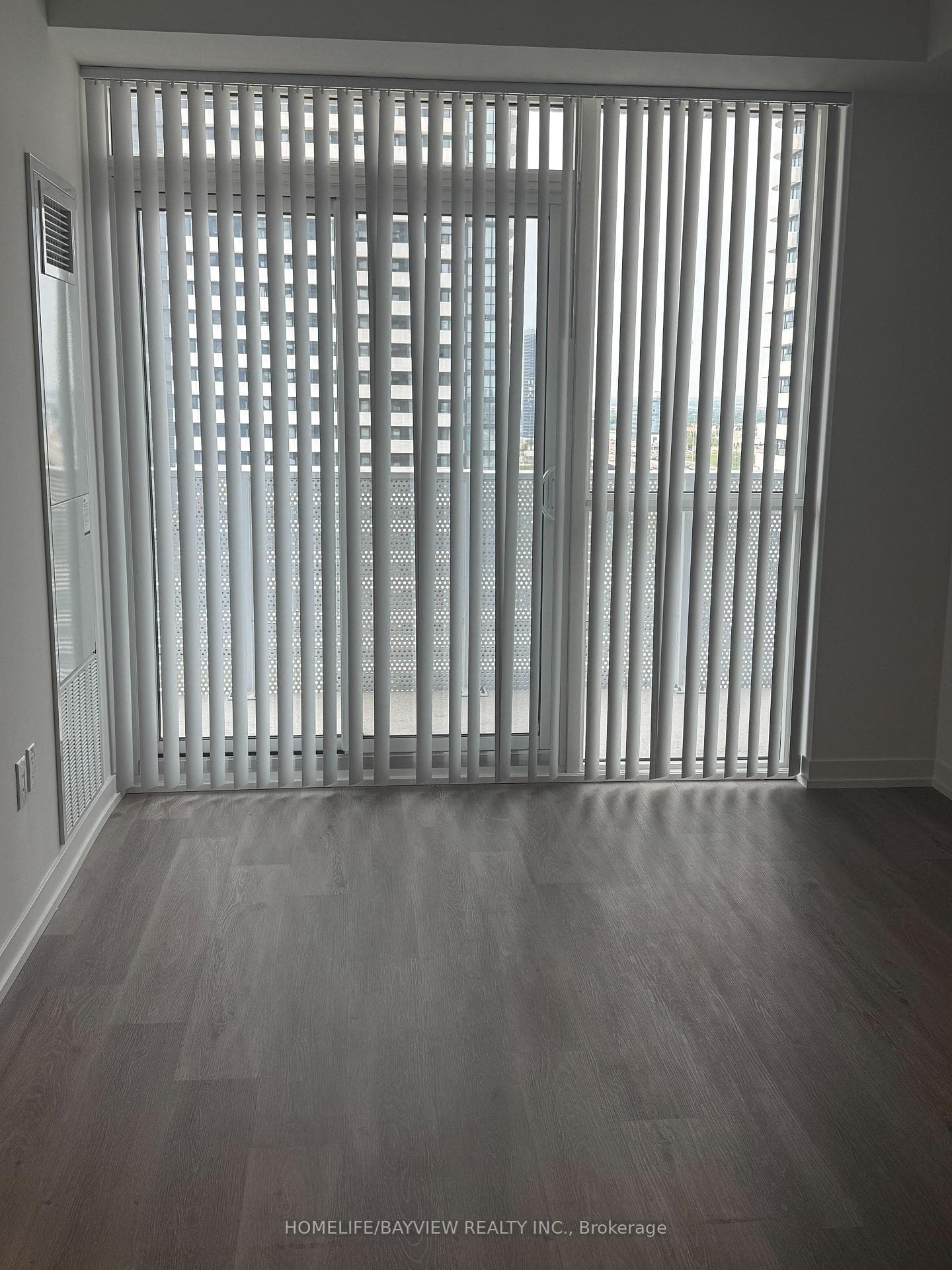 28 interchange Way Unit 1016 photo 3