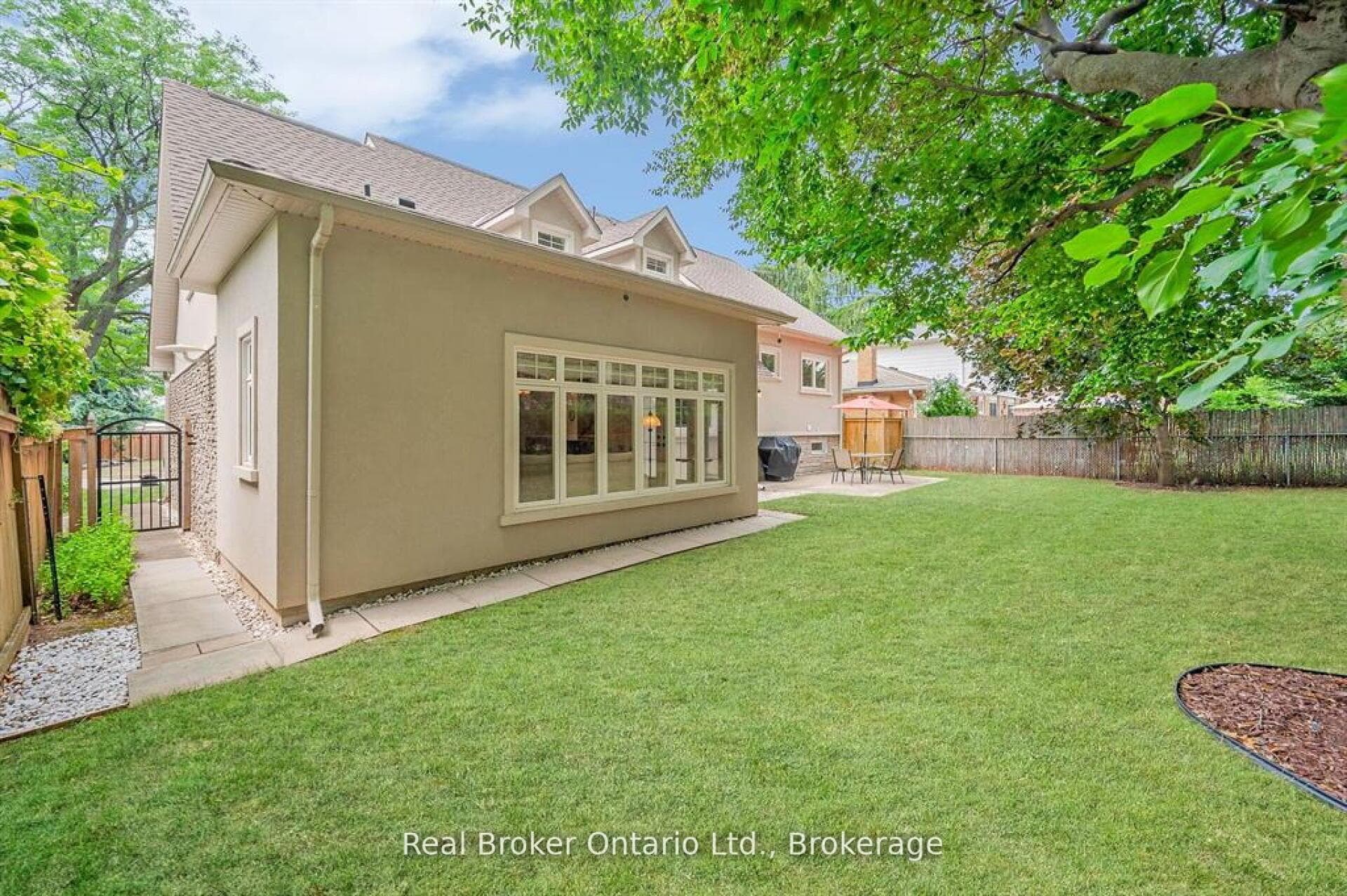 285 Surrey Drive photo 41