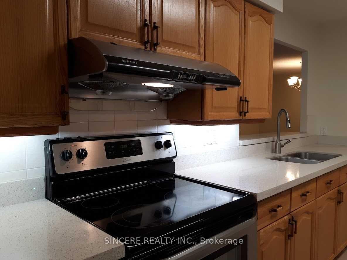 30 Greenfield Avenue Unit 1108 photo 5