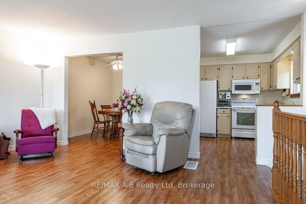 360 Maple Avenue photo 7
