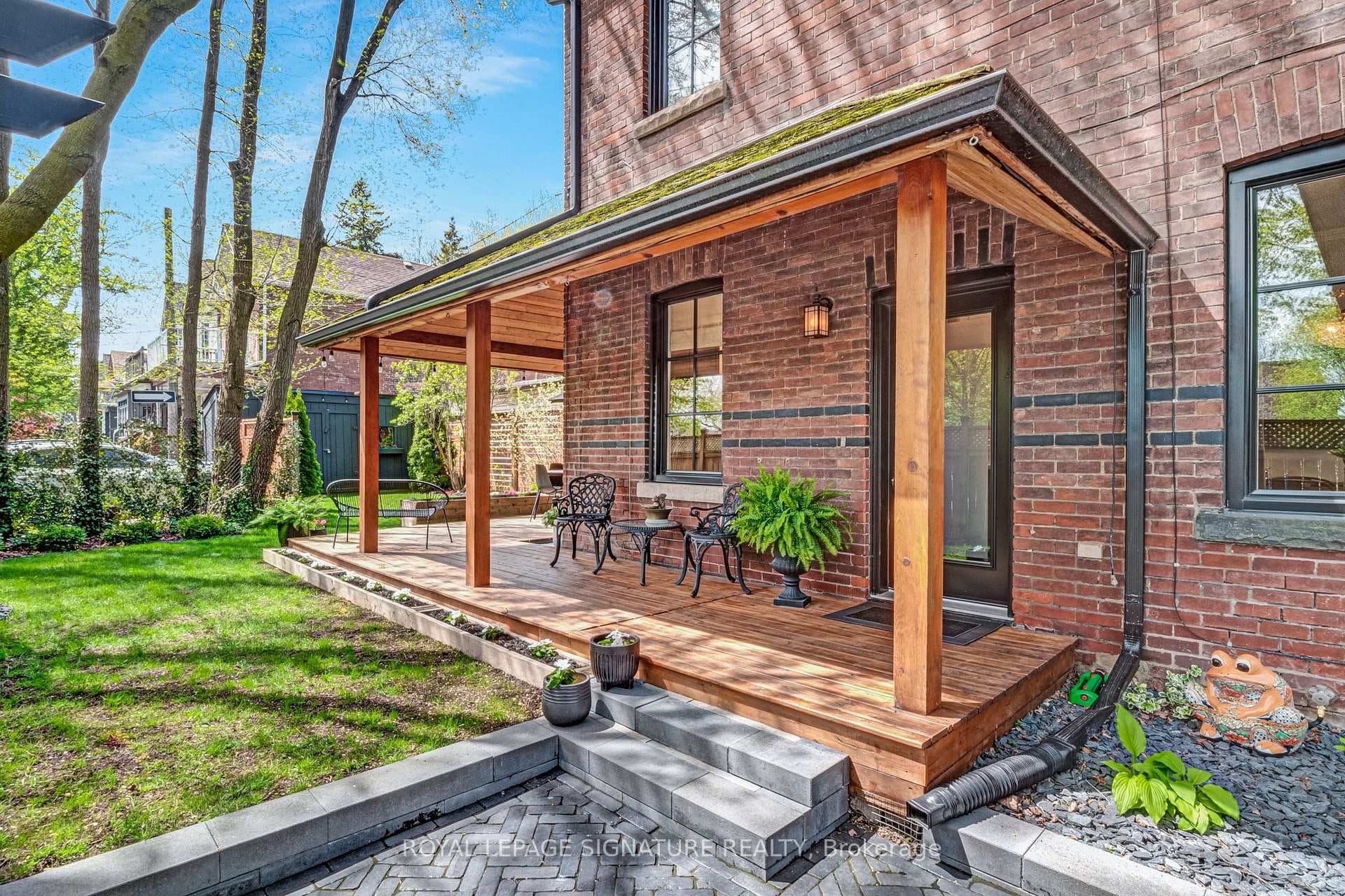 326 Leslie Street photo 29