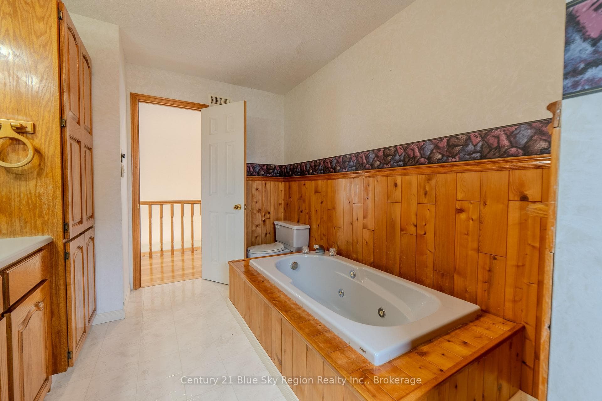 243 Southview Crescent photo 23
