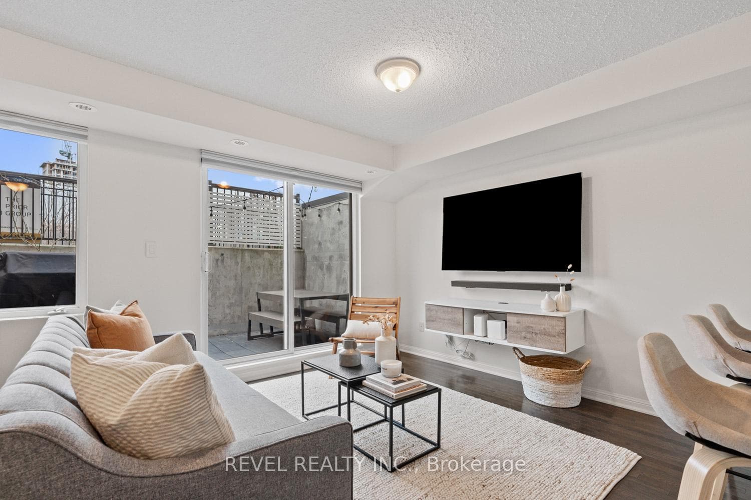 8 Foundry Avenue Unit 157 photo 4