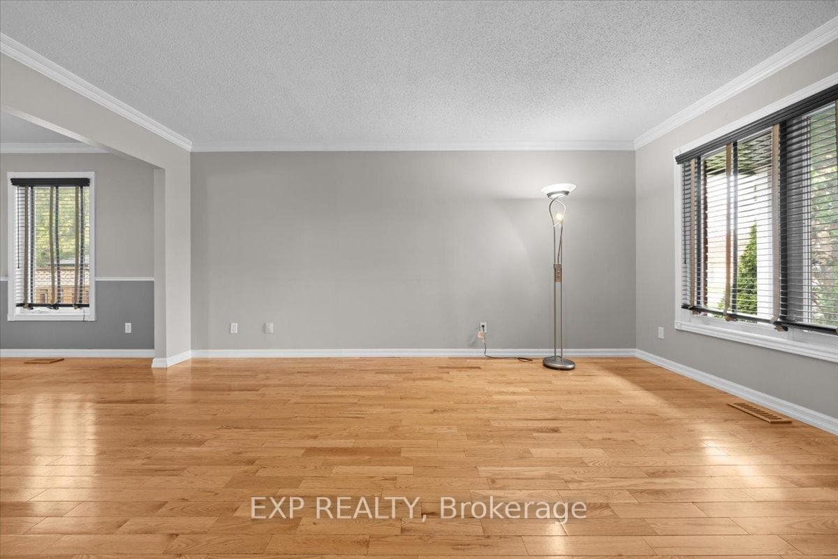 851 Beauregard Crescent photo 7