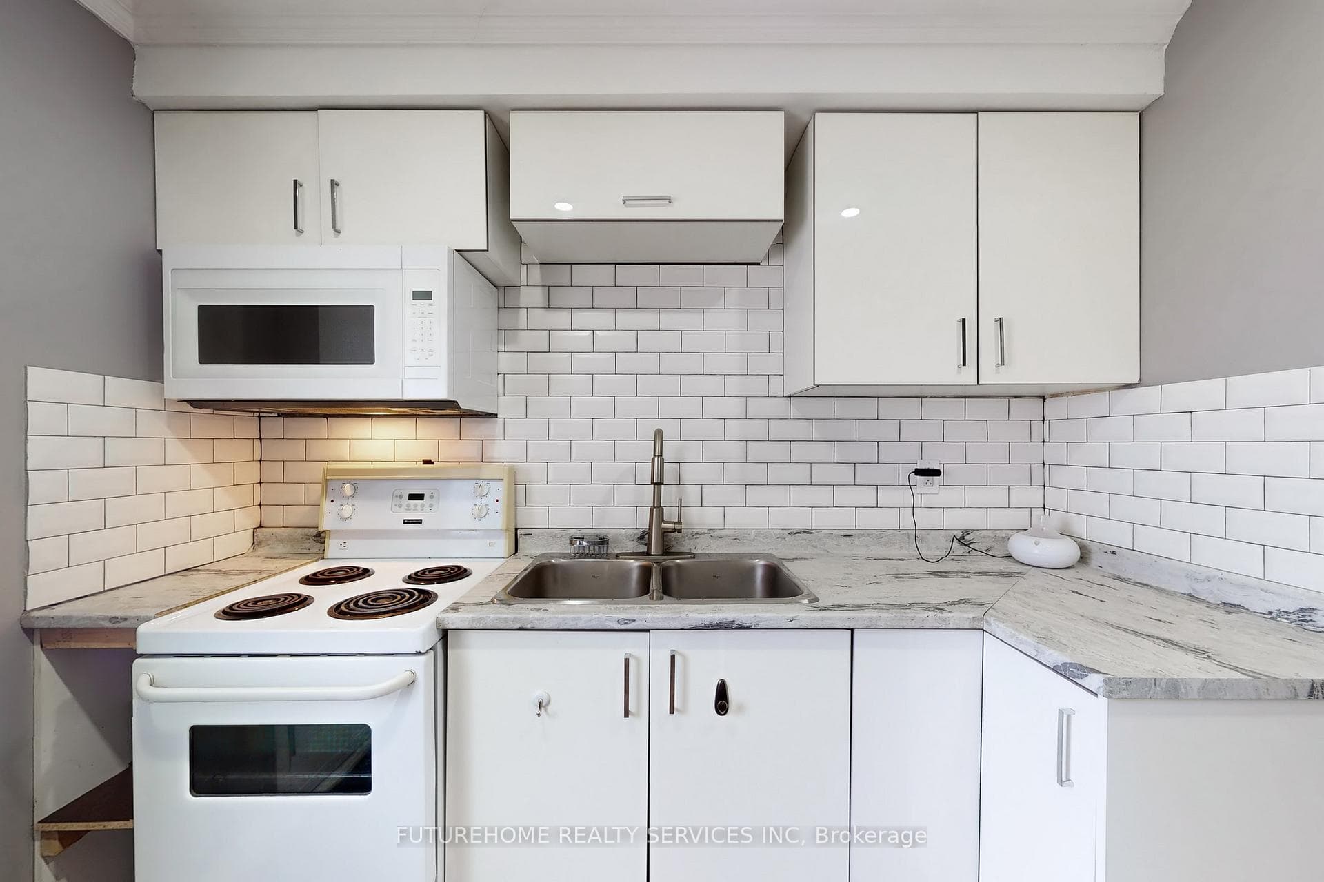 83 Sprucedale Way photo 8