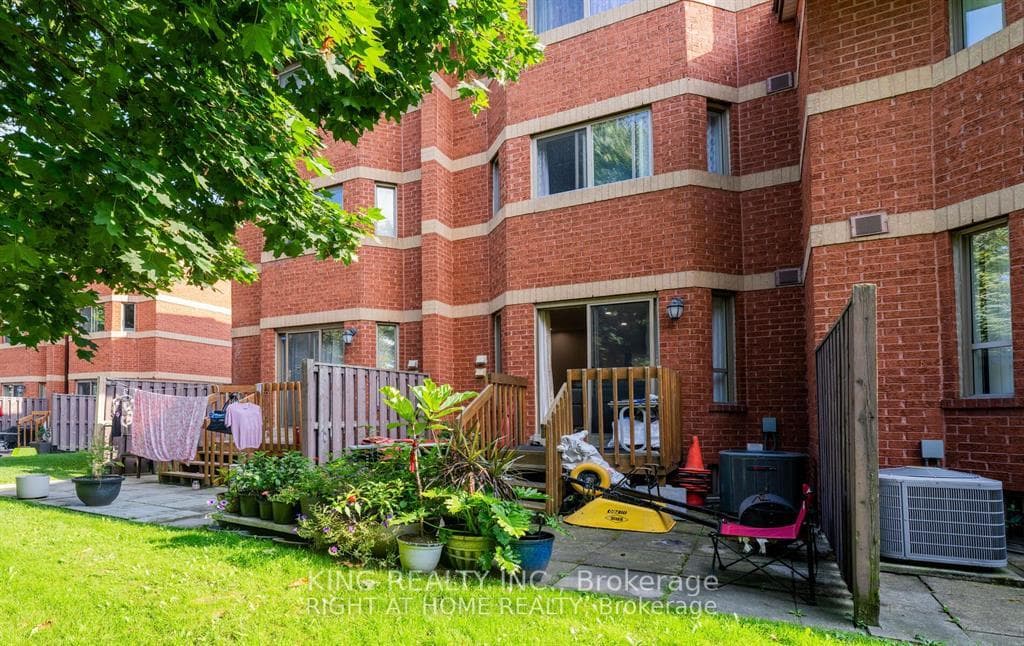 2472 eglinton Avenue Unit 19 photo 24
