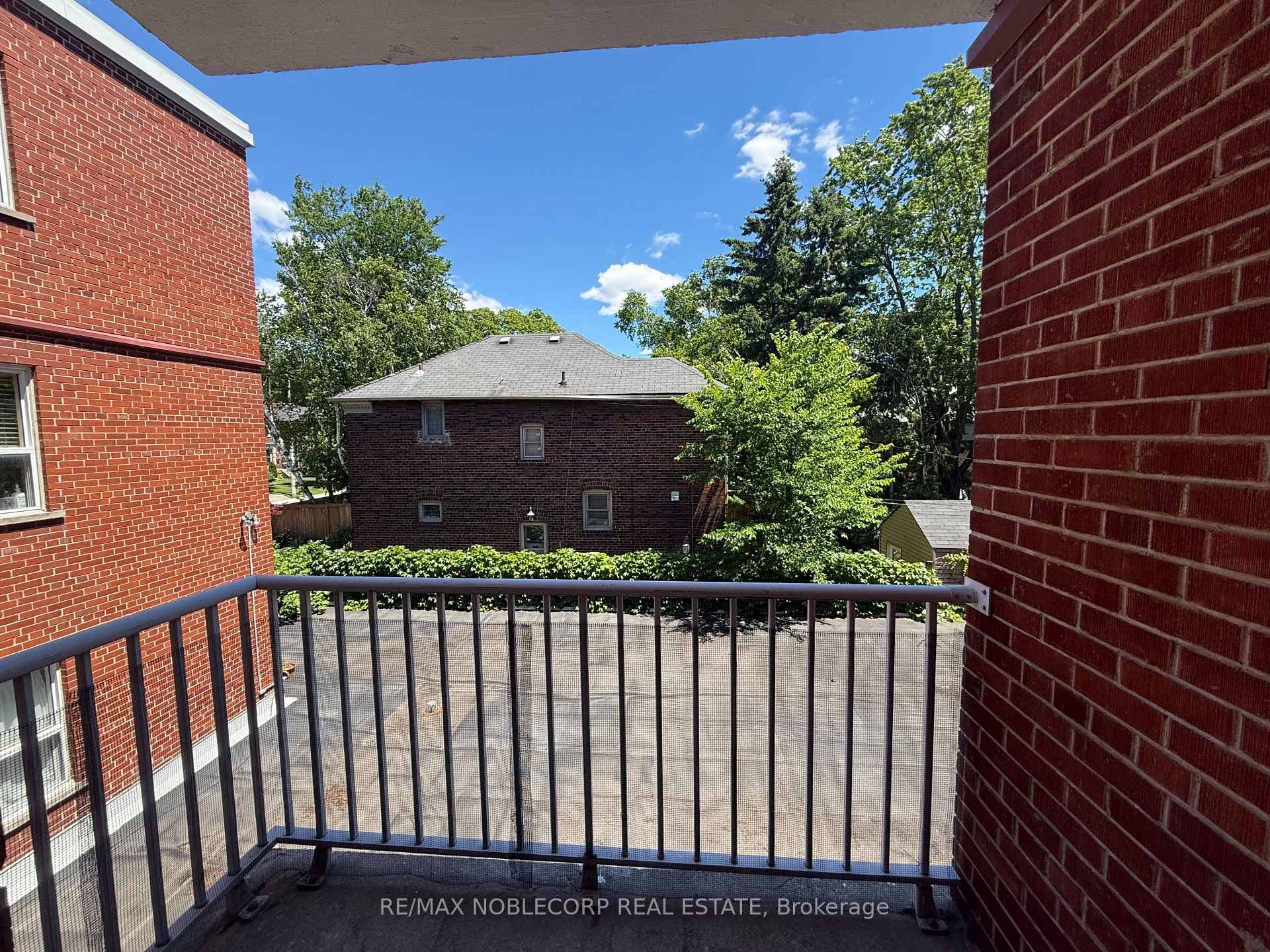 1315 Bayview Avenue Unit 206 photo 7
