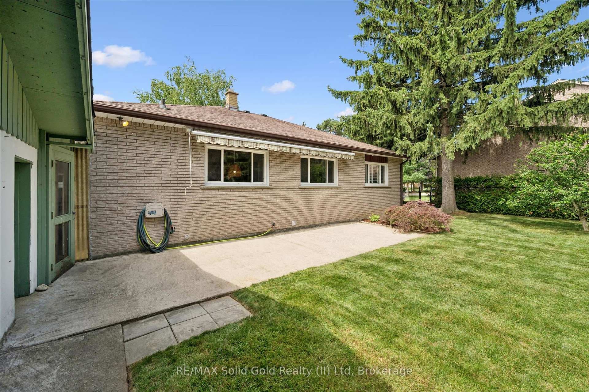 164 Bridge Street photo 32