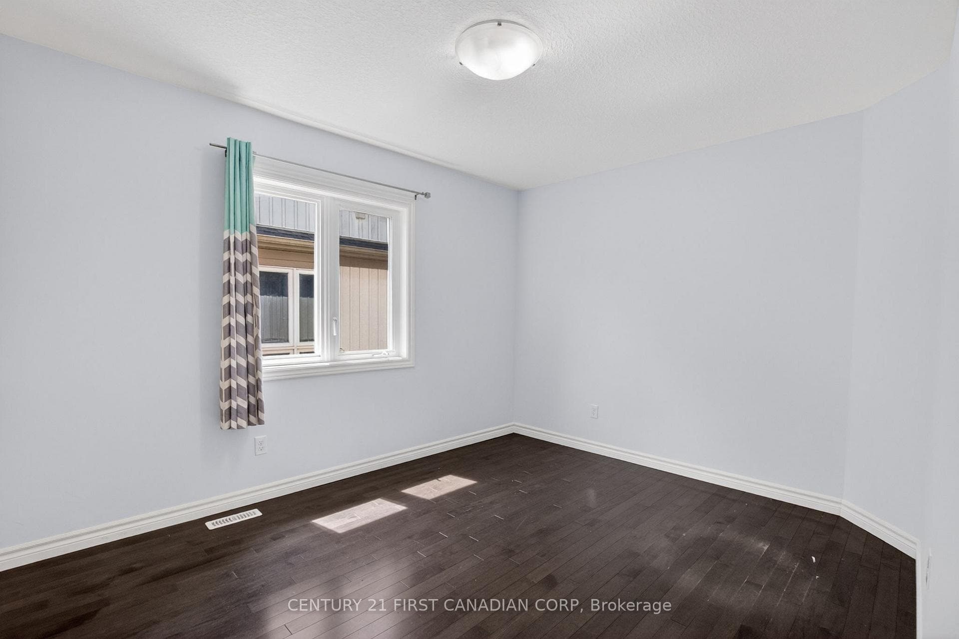 697 Killarney Road photo 23