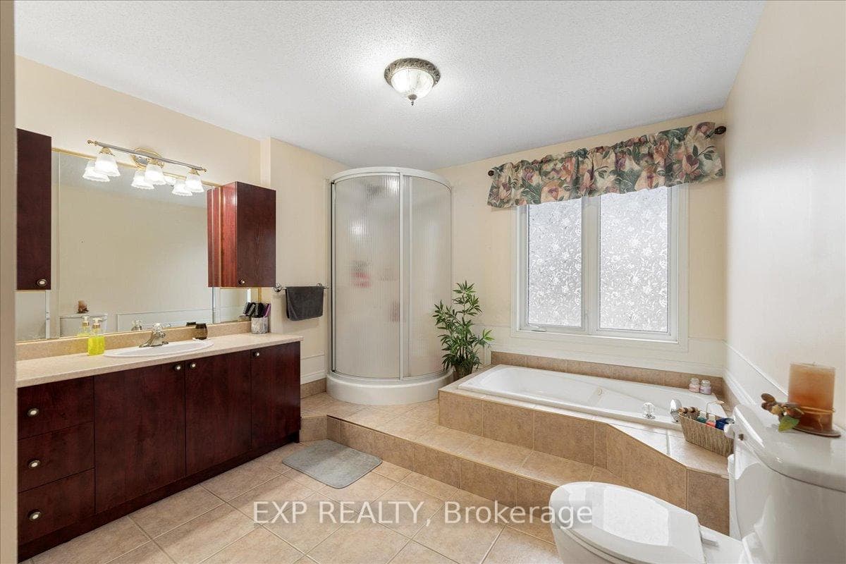 213 Longueuil Street photo 28