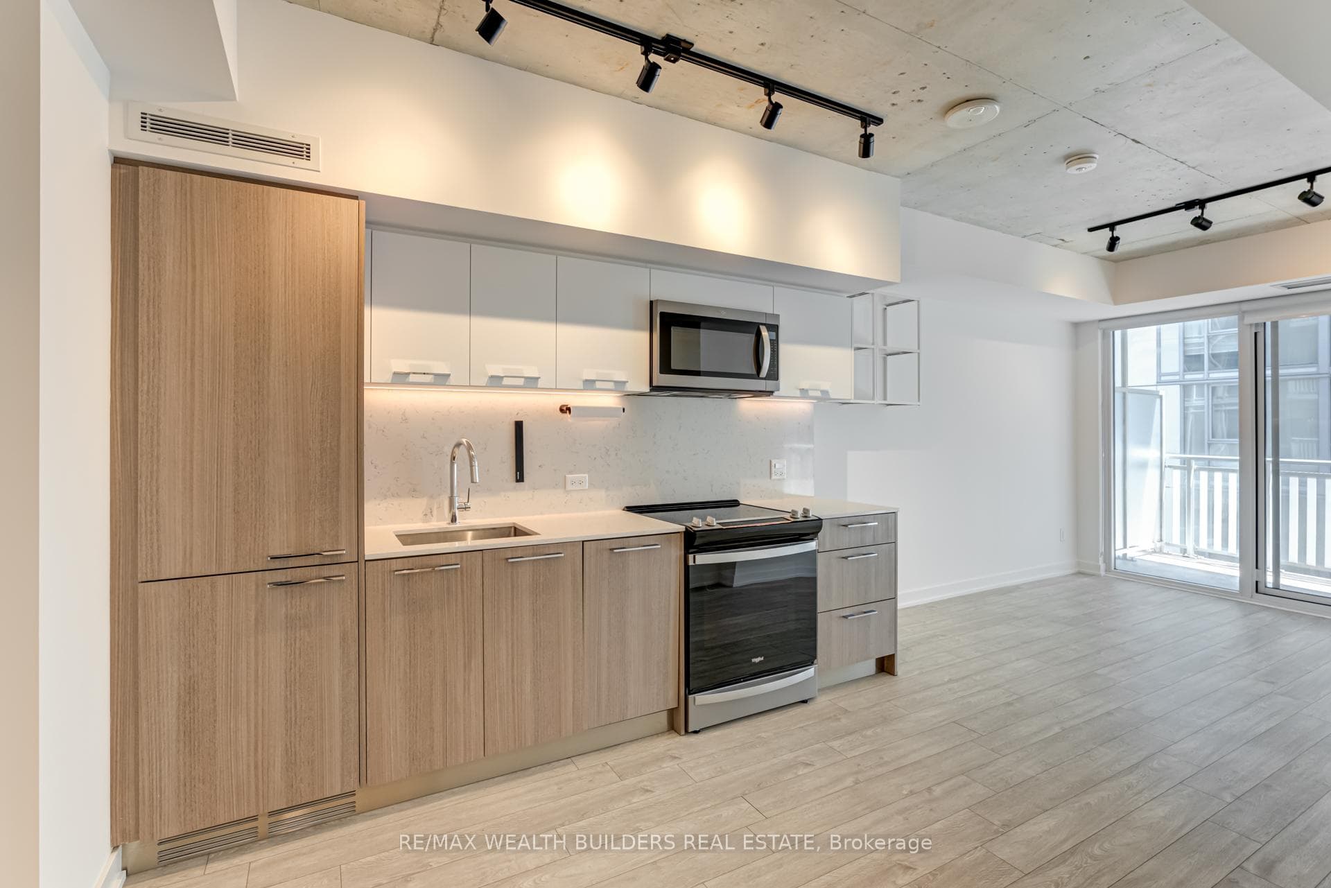 45 Baseball Place Unit 601 photo 1