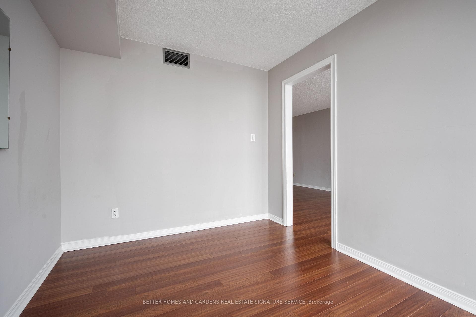 880 Dundas Street Unit 1408 photo 17
