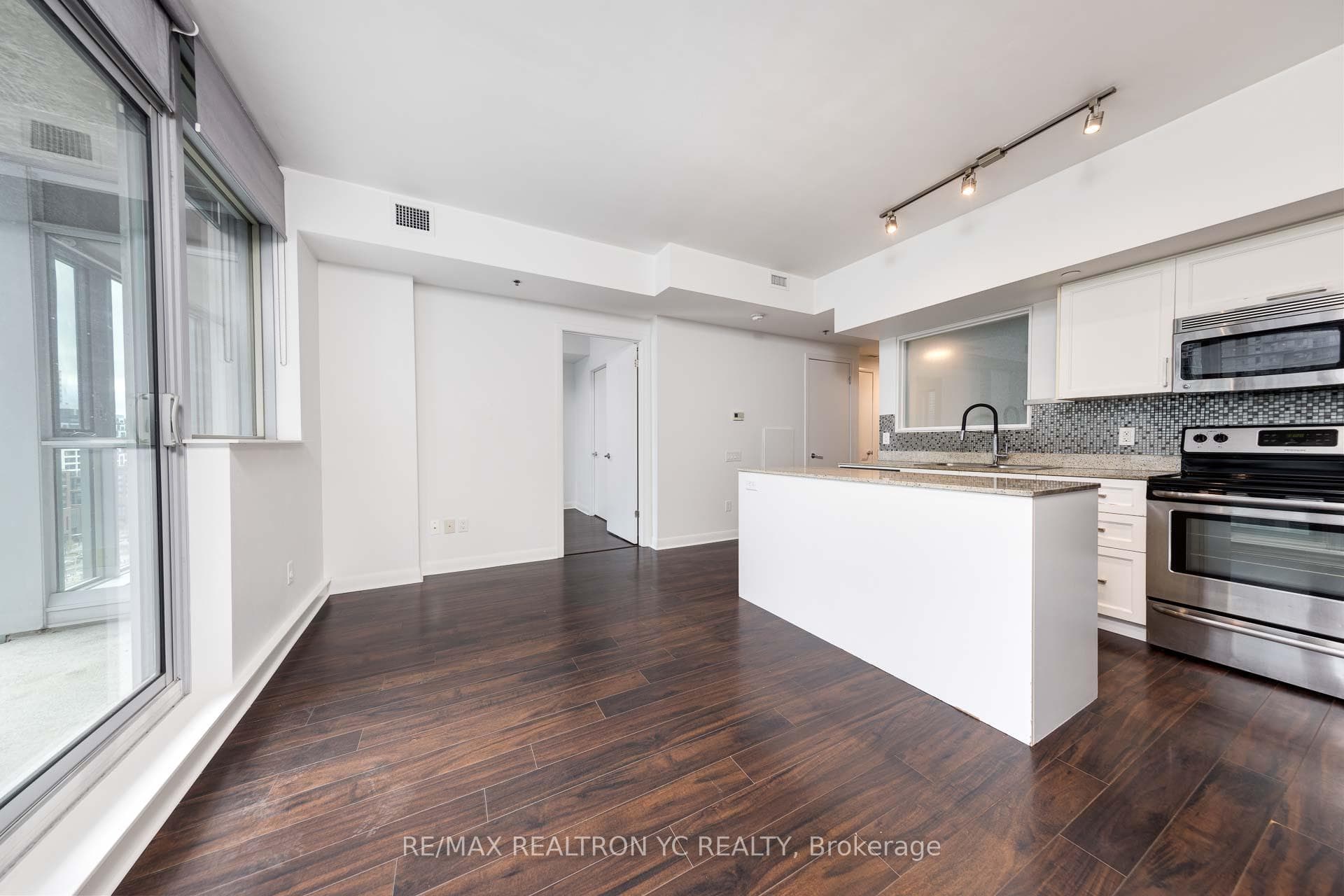 375 King Street Unit 1403 photo 8