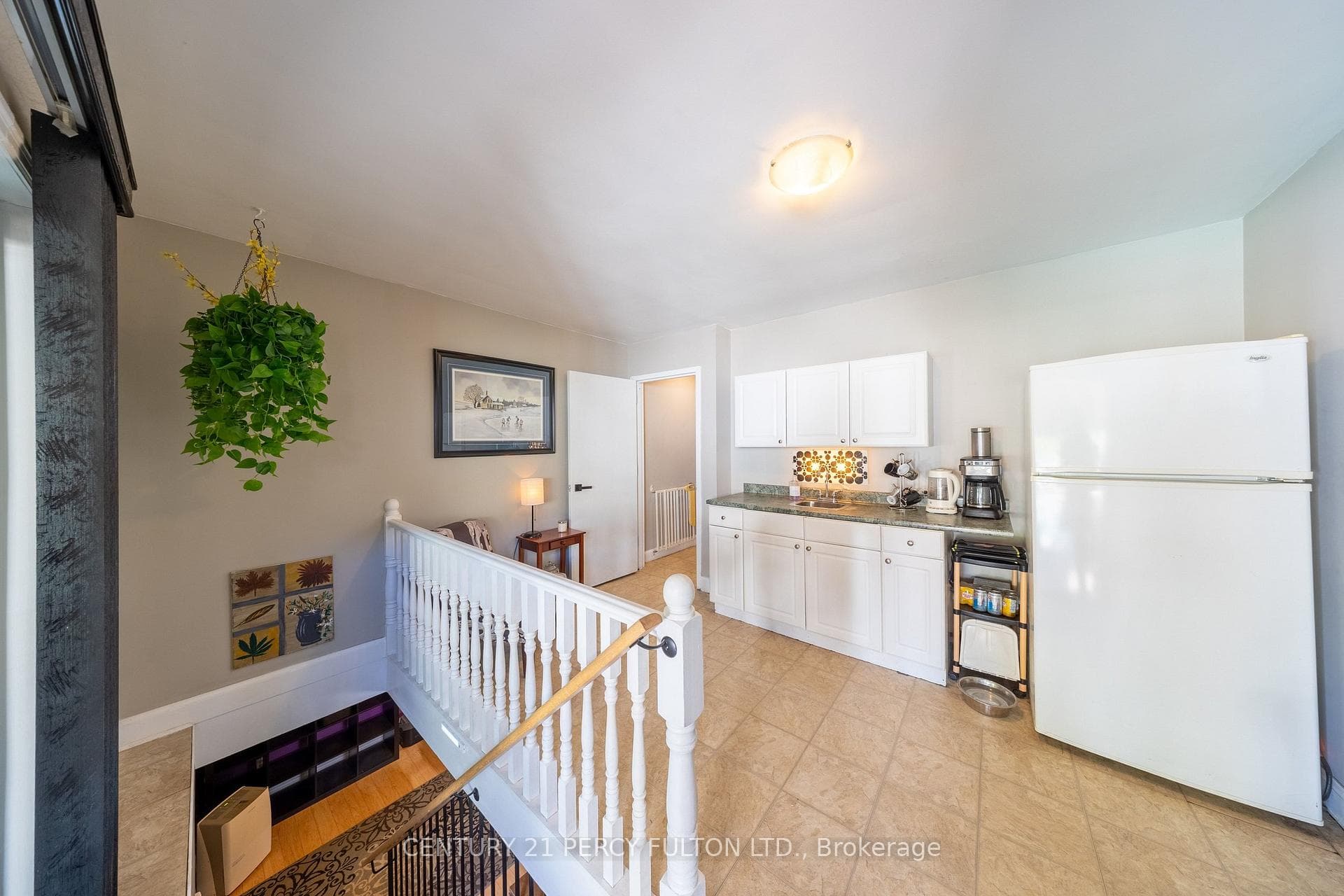 816 SIMCOE Street photo 16