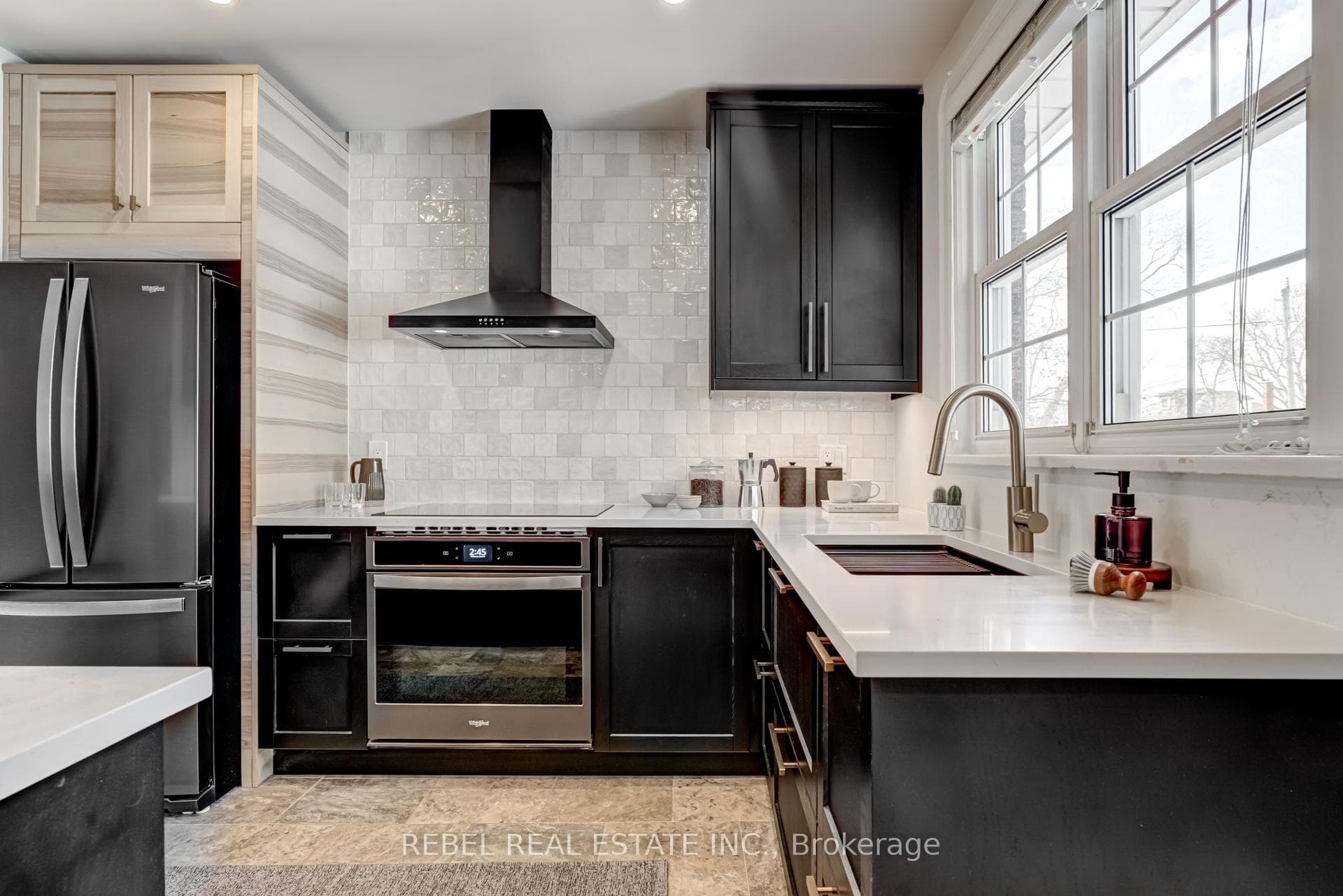 460 Athol Street photo 12