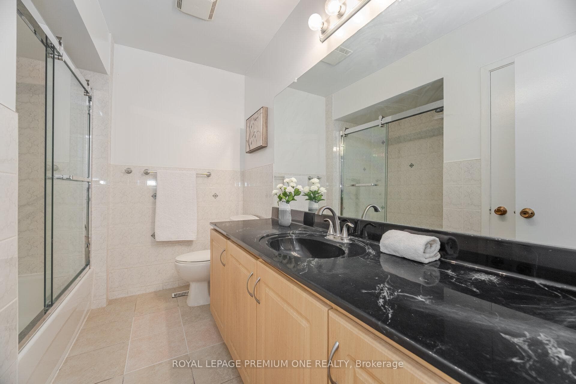 16 Reiber Crescent photo 42