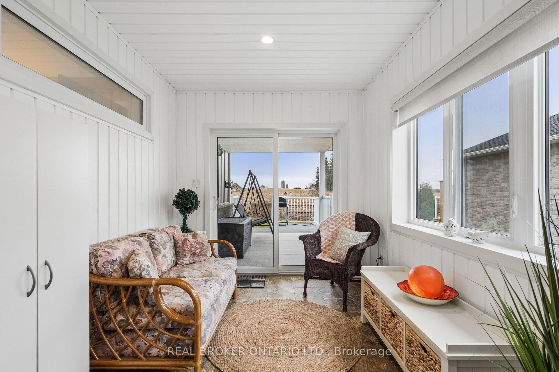 480 Grand Trunk Street photo 31