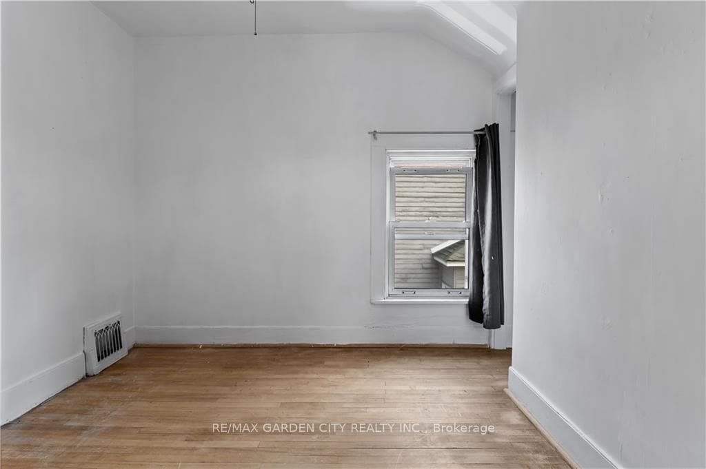 26 ELIZABETH Street photo 13