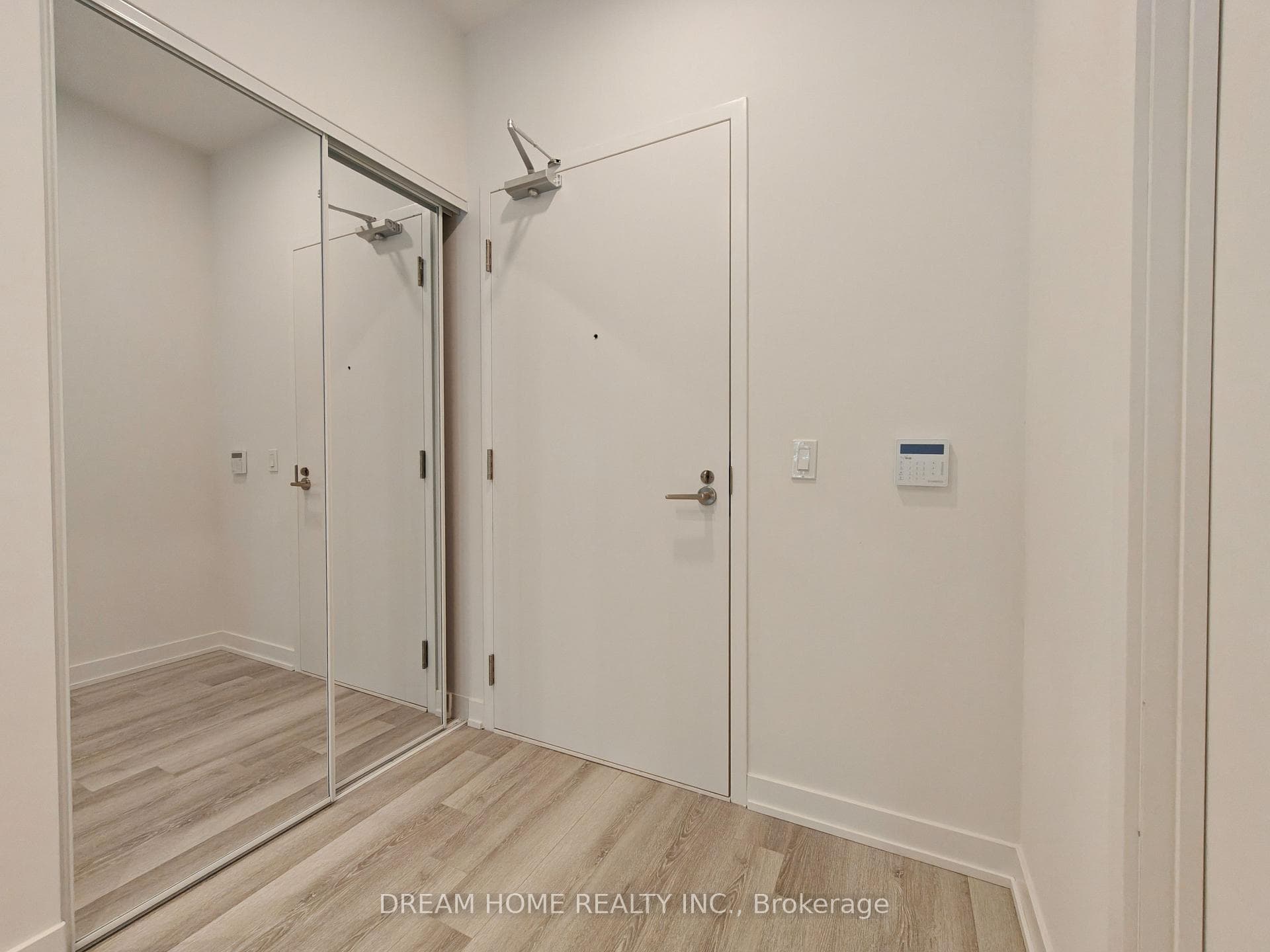 238 Simcoe Street Unit 1107 photo 13