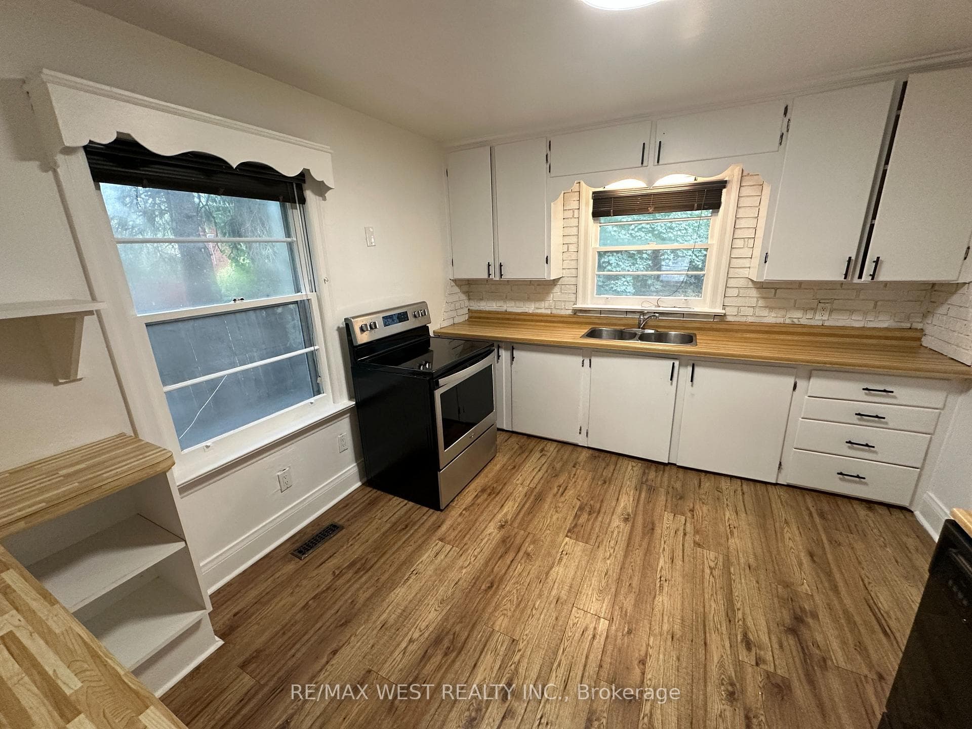 8186 Islington Avenue photo 11