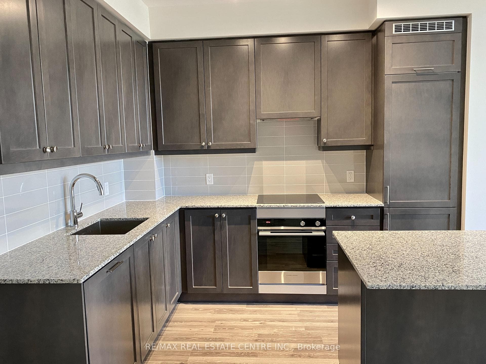 9075 Jane Street Unit 222 photo 3