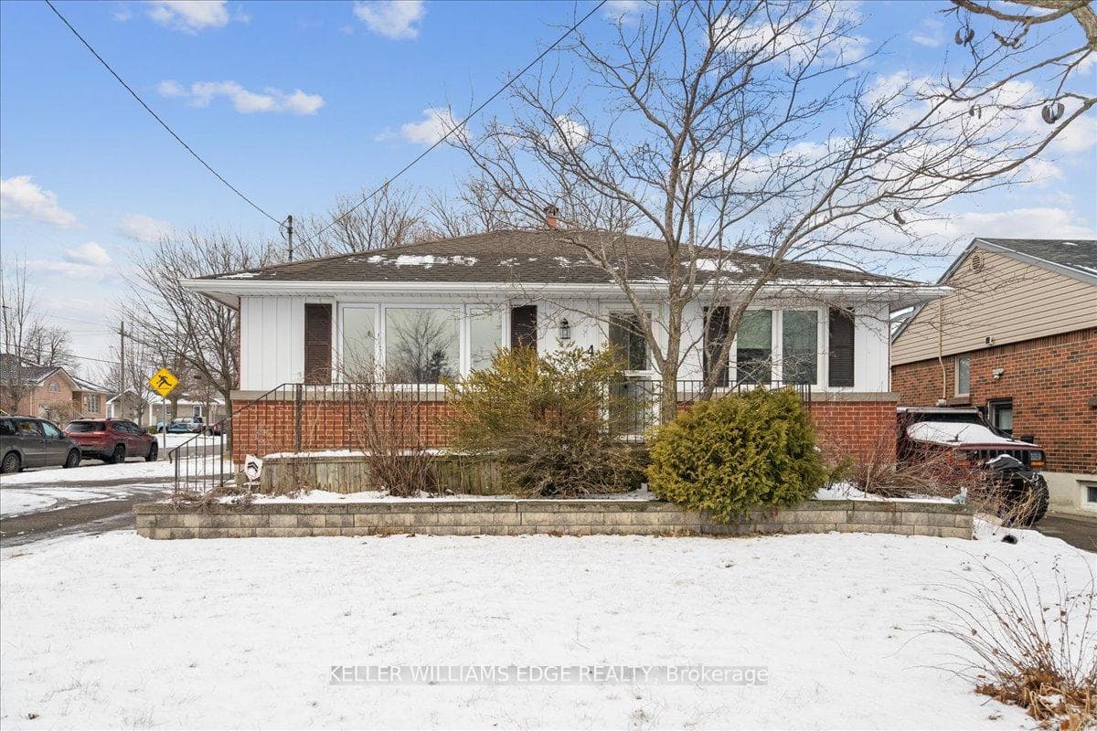 4 Fernwood Crescent photo 1