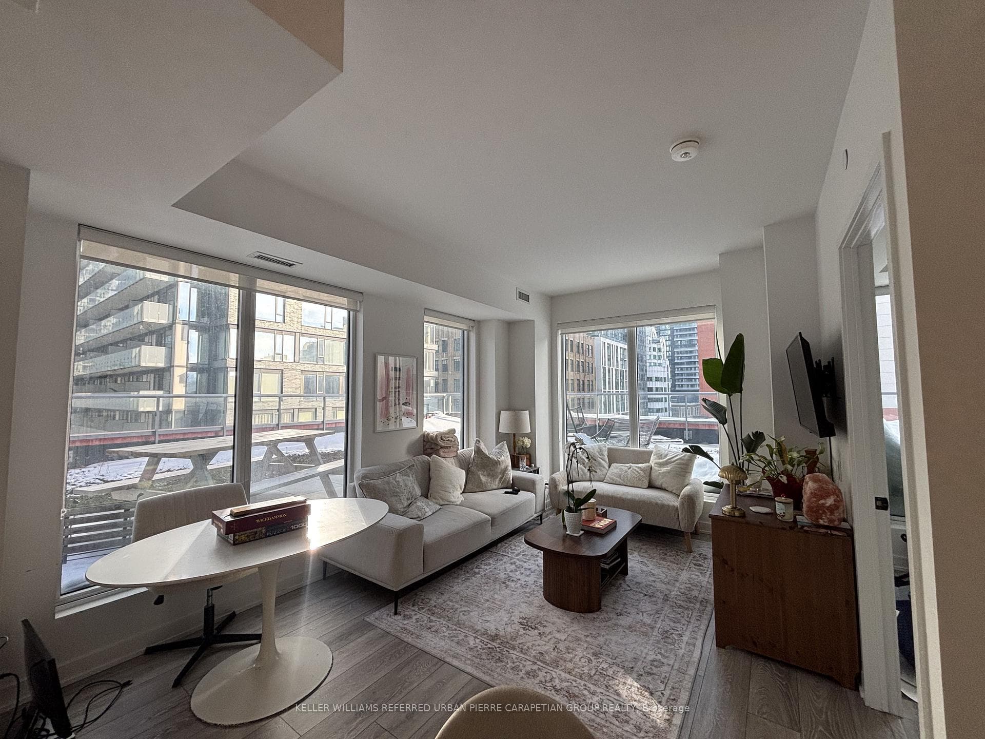 108 Peter Street Unit 807 photo 1