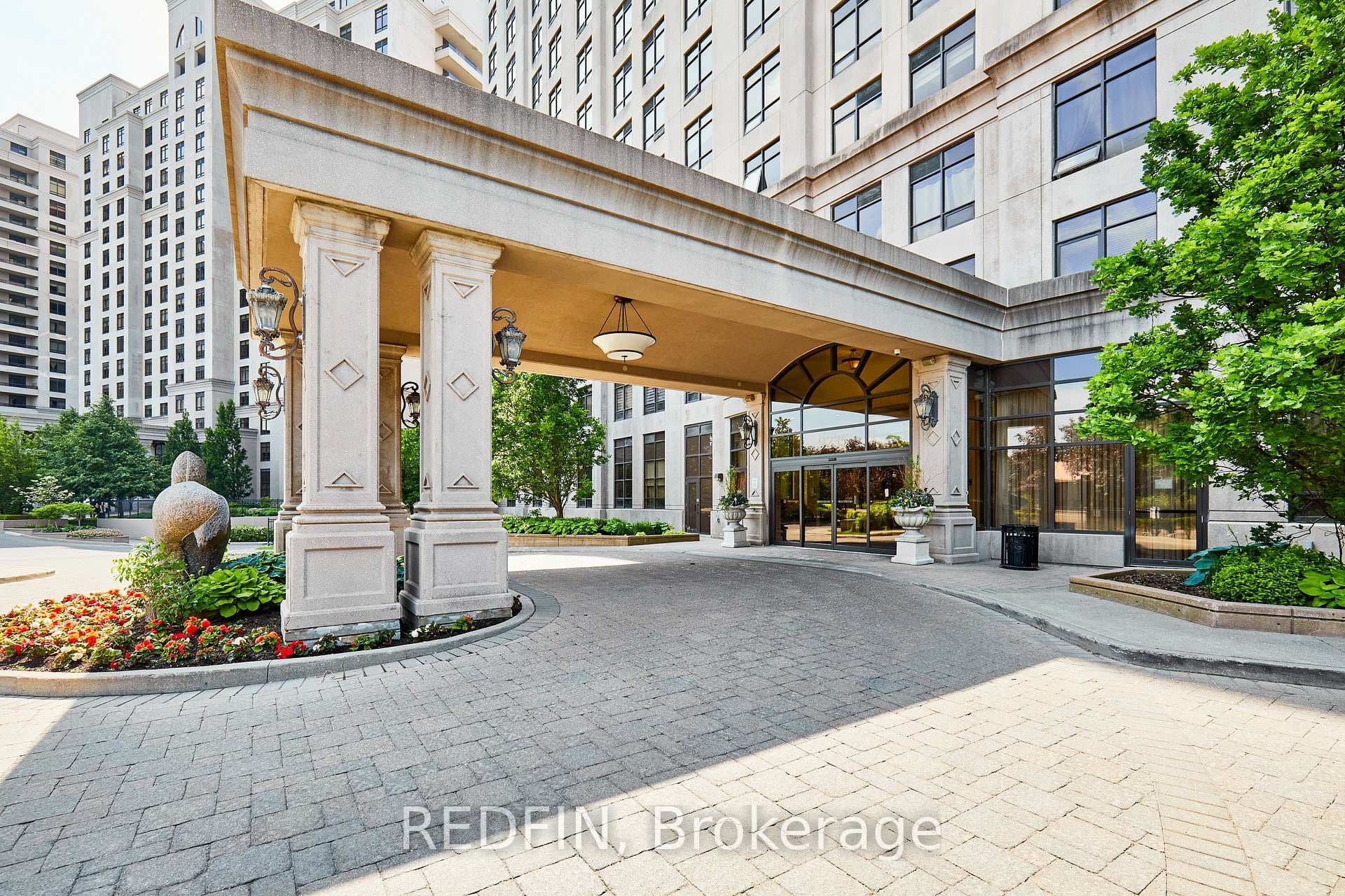 9235 Jane Street Unit 1016 photo 1