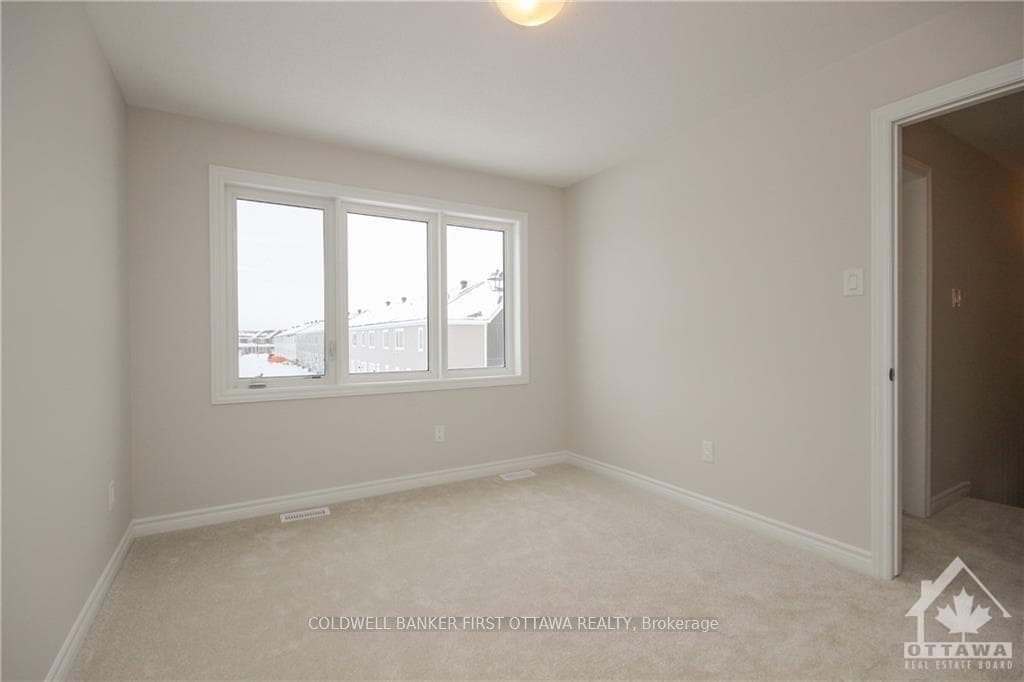72 FOCALITY Crescent photo 23