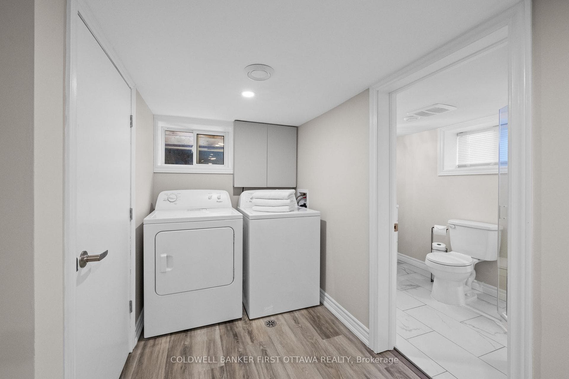 Laundry nook w whirpool washer/dryer.
