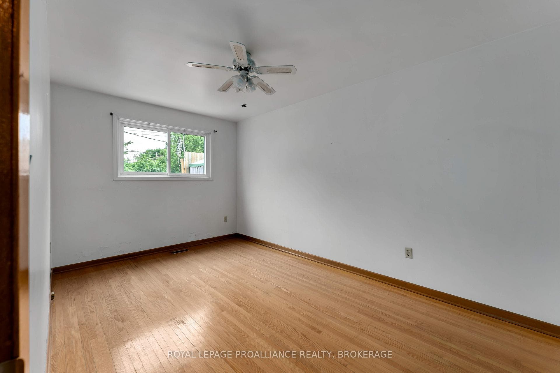 190 Conacher Drive photo 19