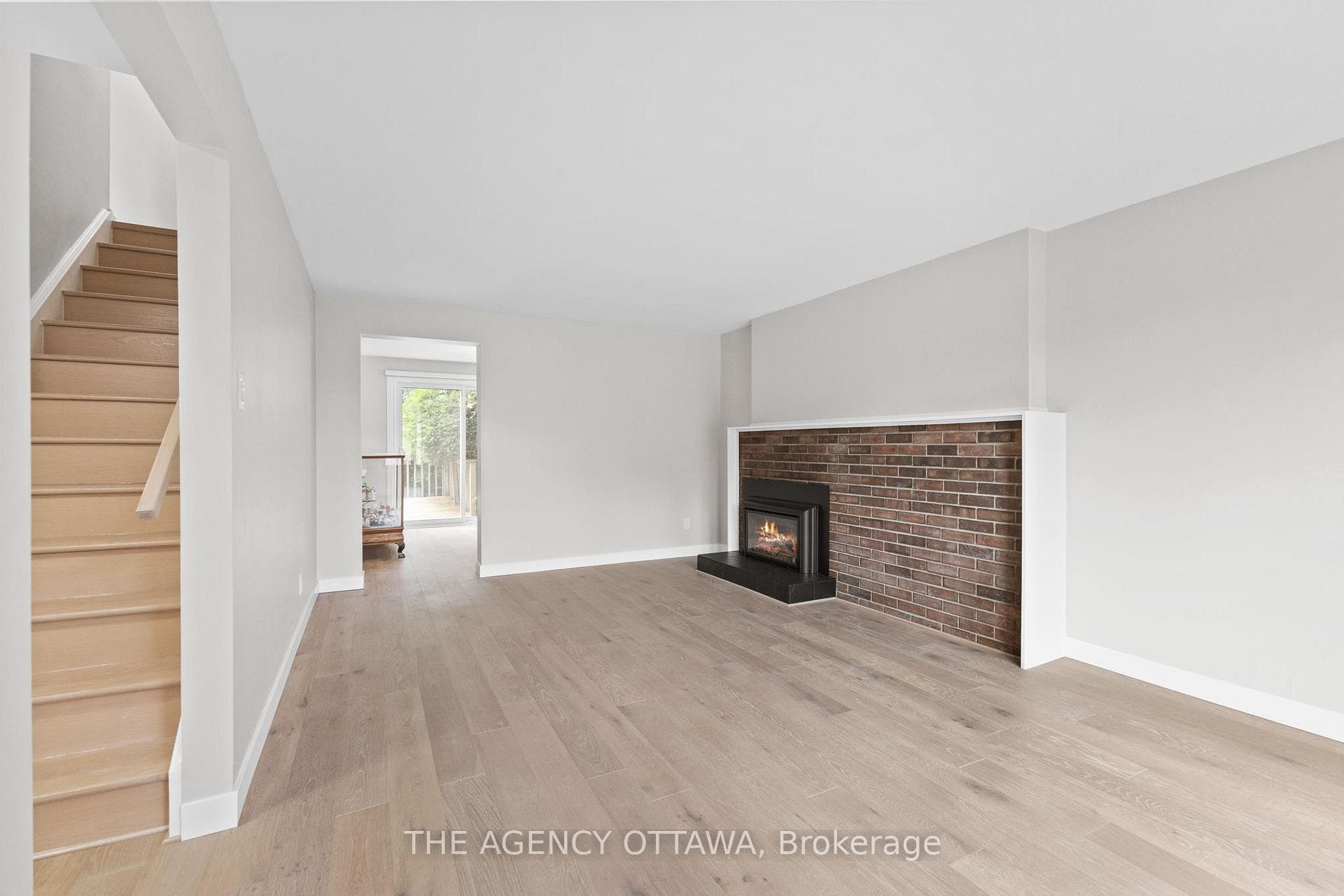 688 LAVERENDRYE Drive photo 20