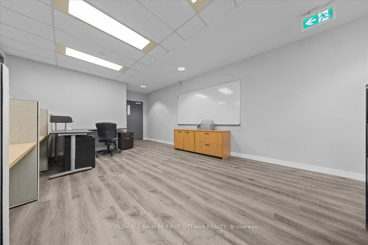 2283 ST LAURENT Boulevard Unit 101 photo 13