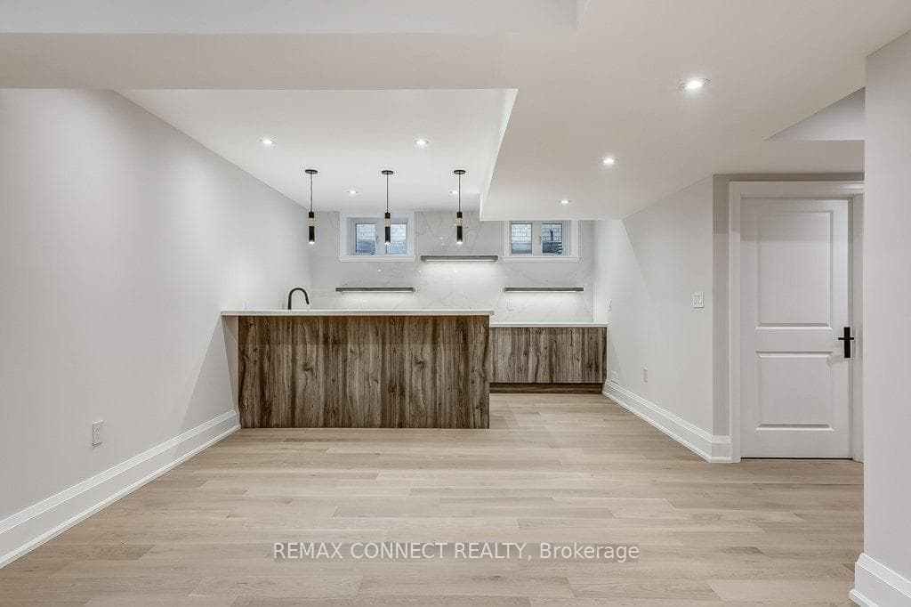 393 Rosebank Road photo 41
