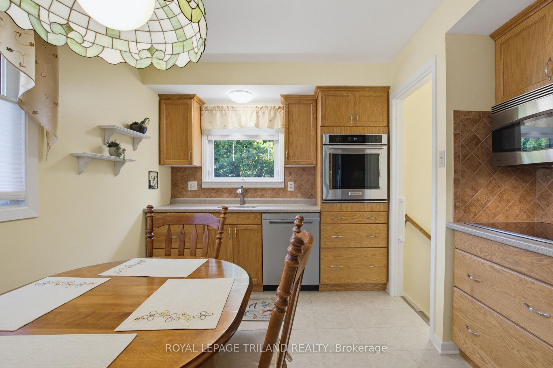 115 Champlain Crescent photo 7