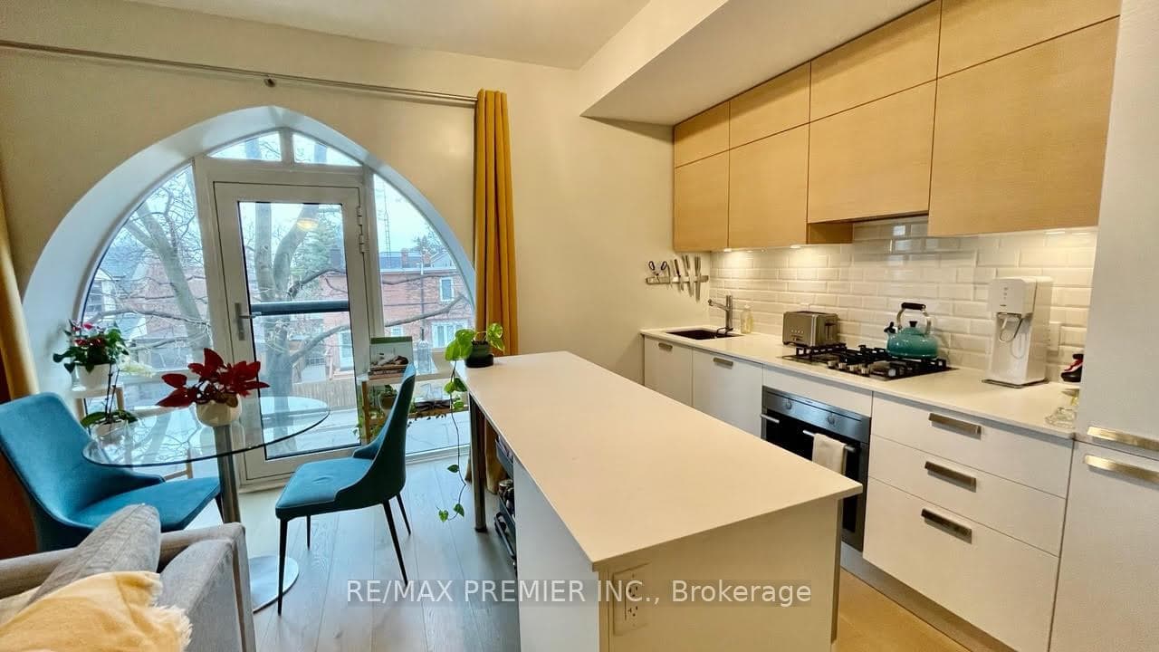 243 Perth Avenue Unit 210 photo 10