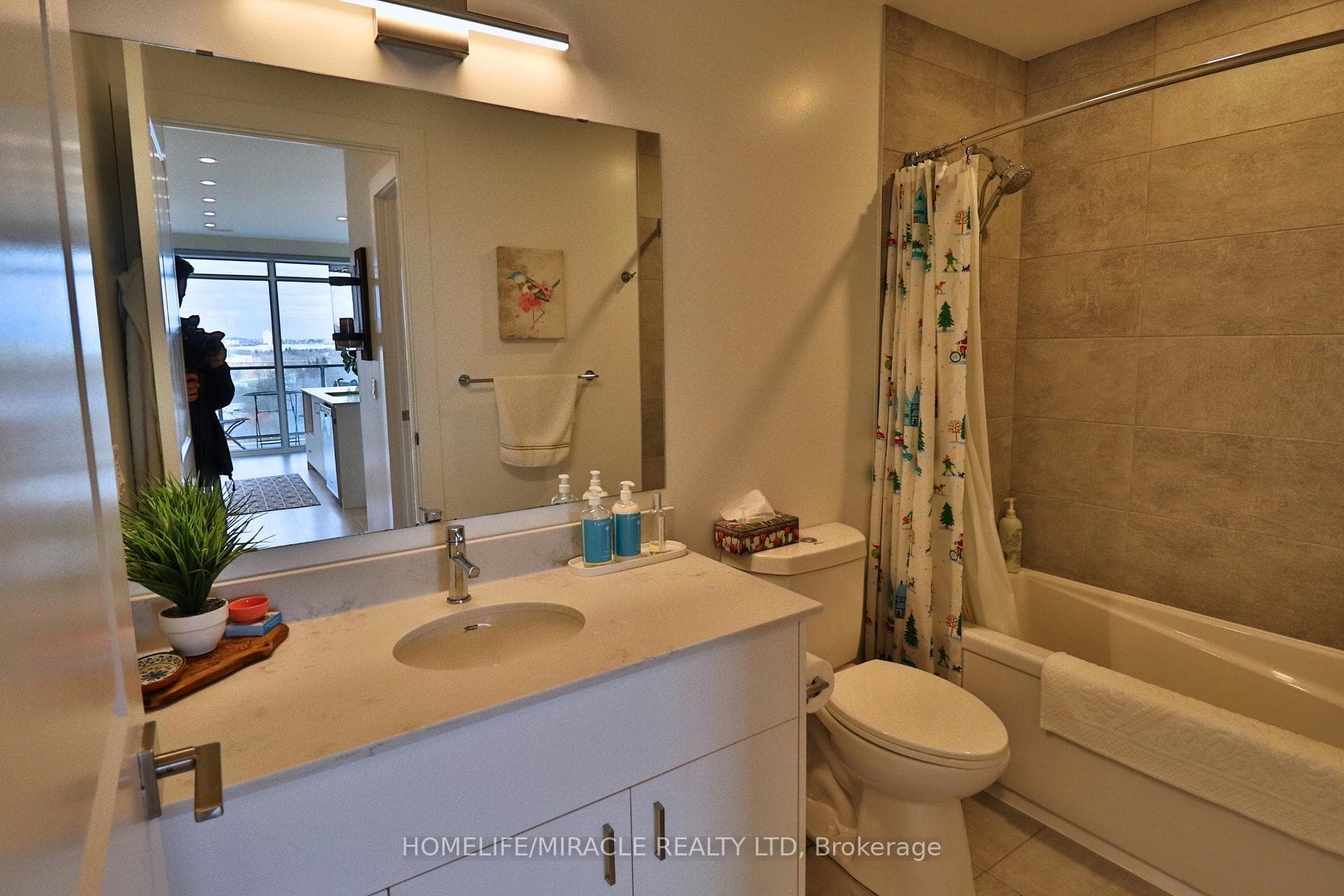 15 Glebe Street Unit 1502 photo 4
