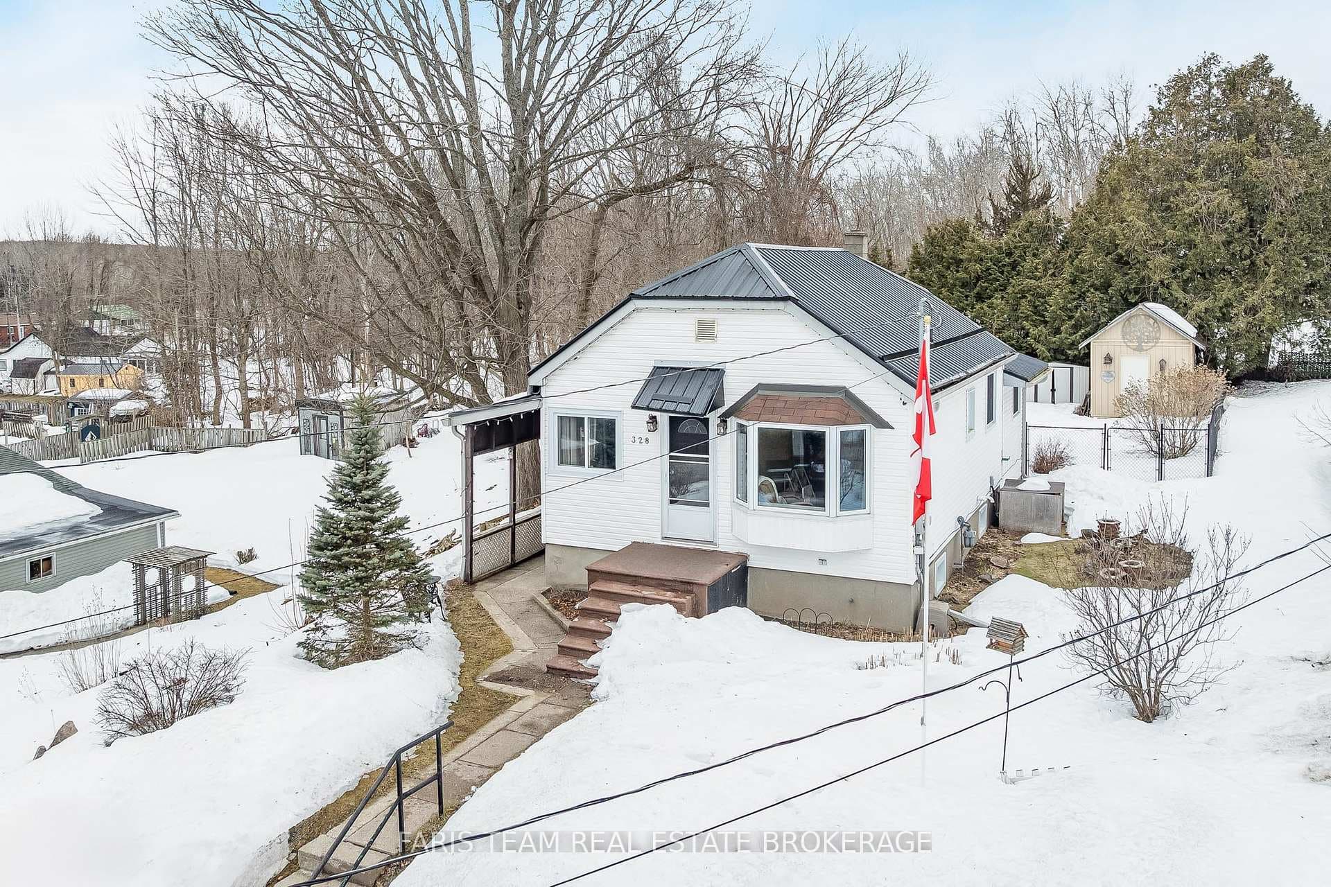 328 Percy Street photo 2