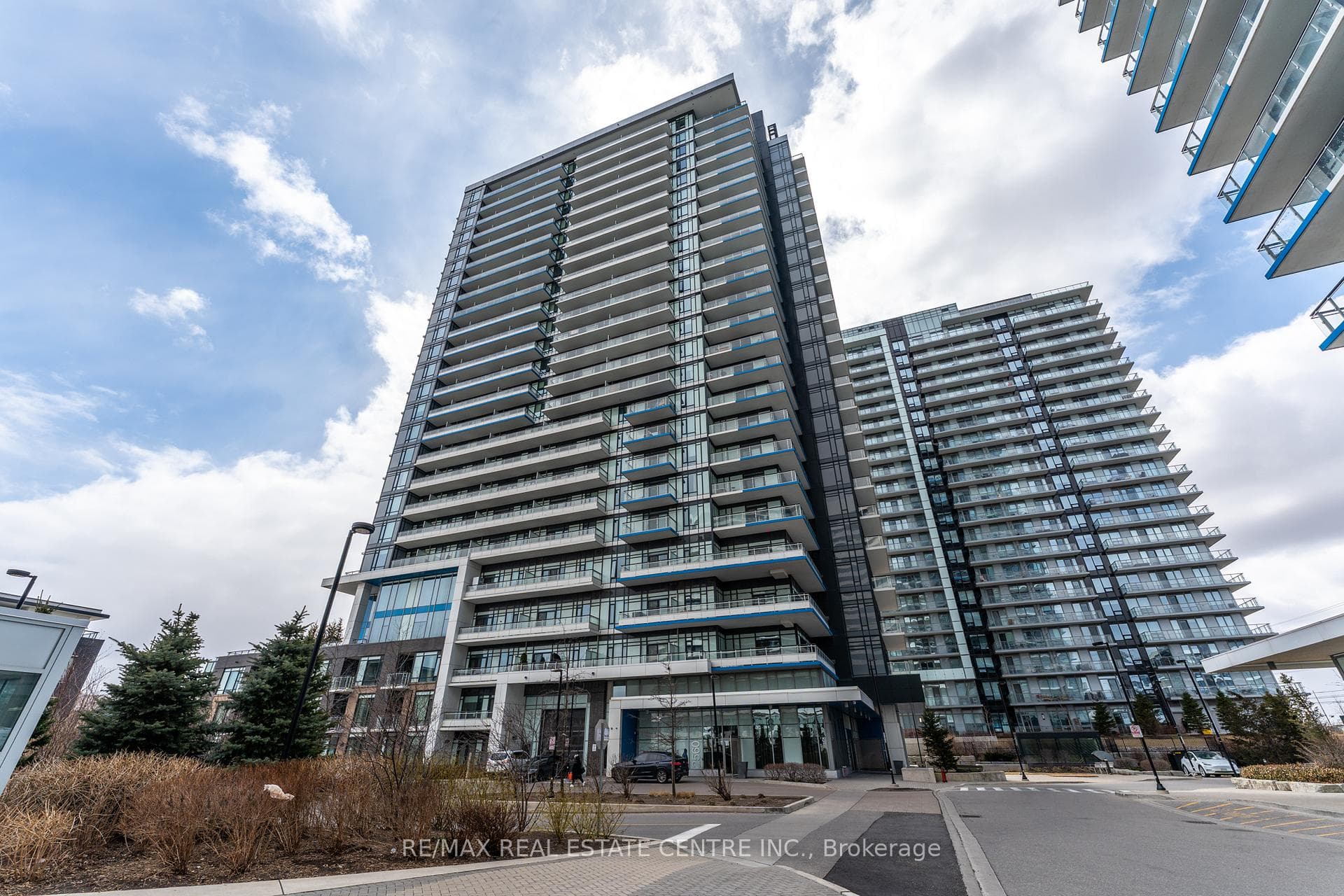 2560 Eglinton Avenue Unit 906 photo 2