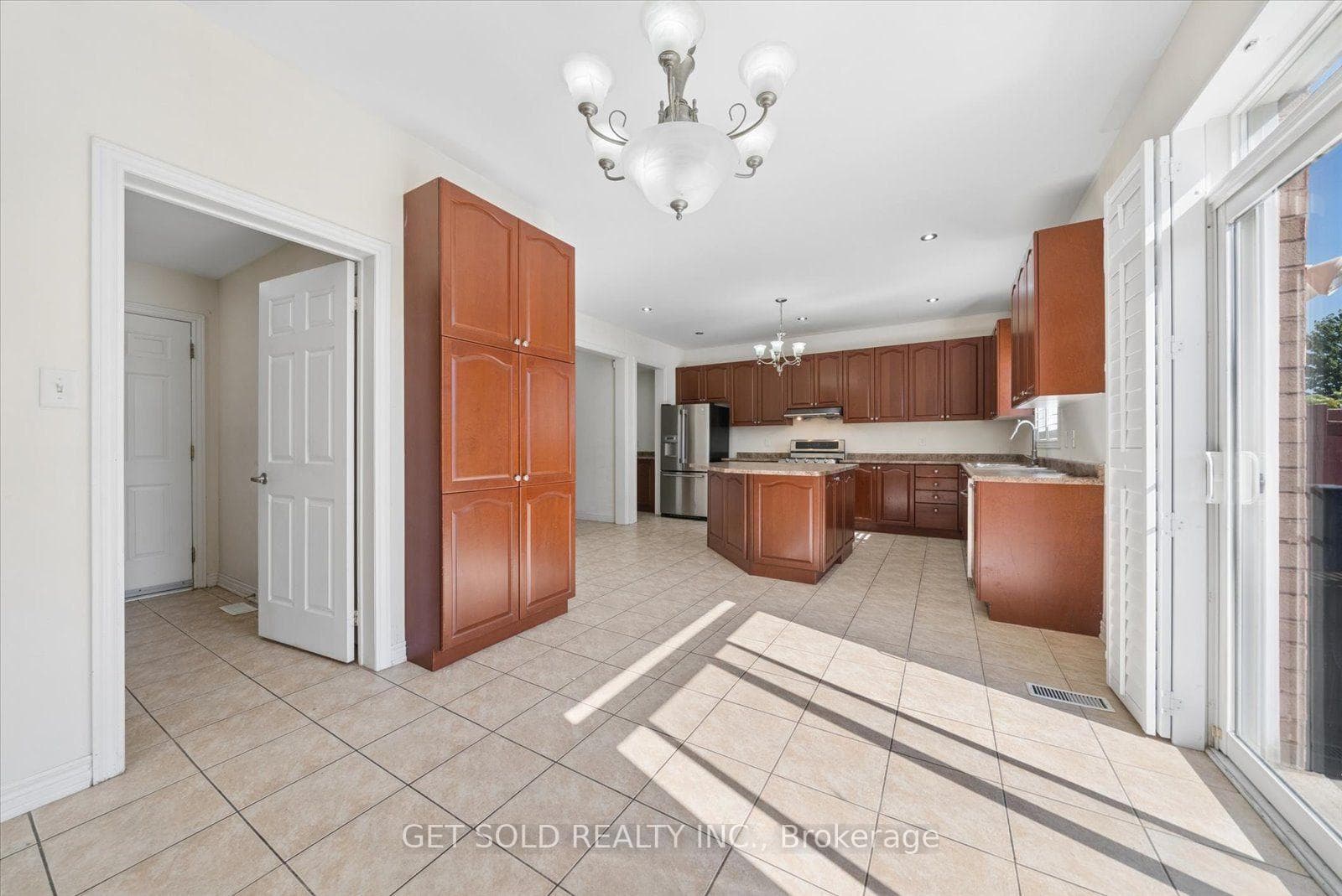 135 Earlsbridge Boulevard photo 18