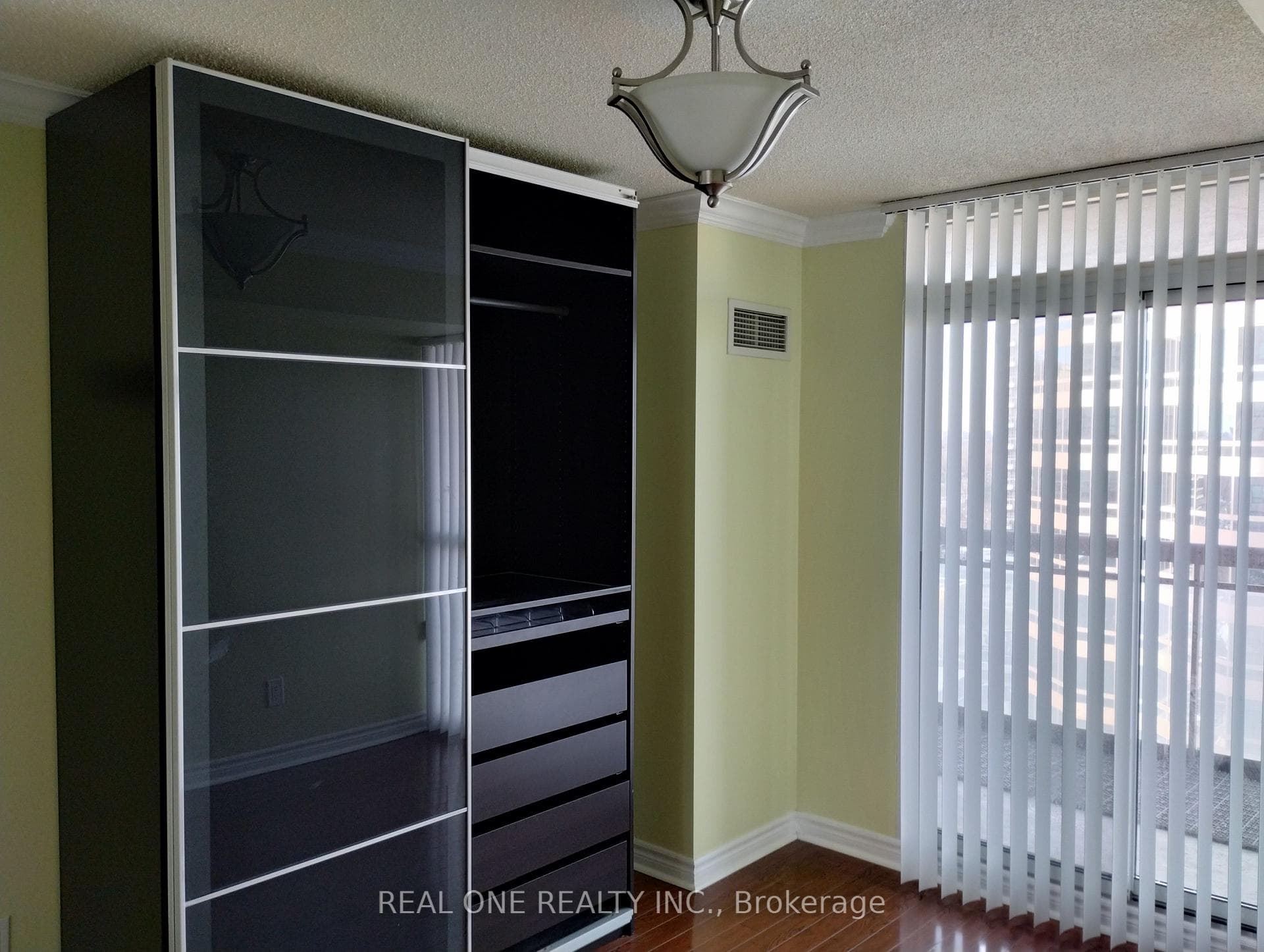 18 Parkview Avenue Unit 2016 photo 5